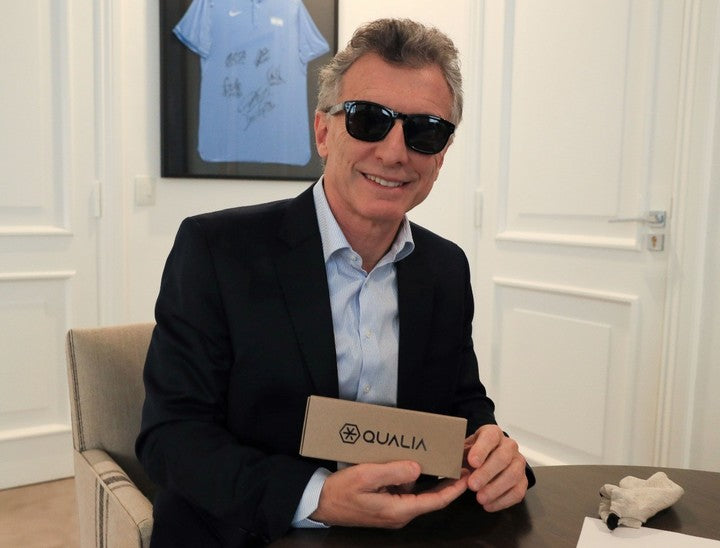 El emprendedor que convirtió más de 10.000 kilos de basura en anteojos que usa hasta Mauricio Macri